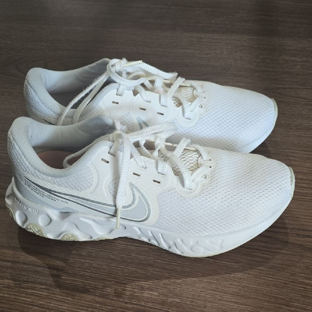 Nike Renew White Athletic Sneakers 8.5